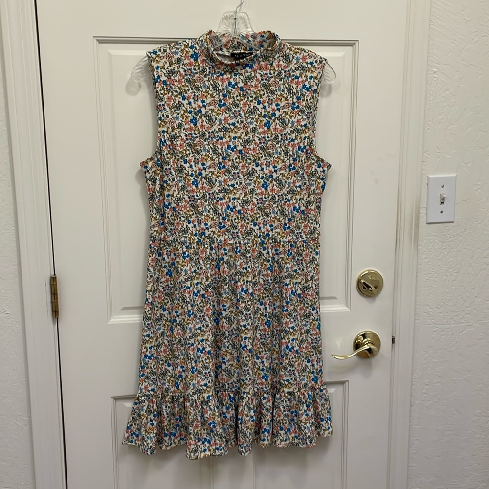 Francesca’s mockneck floral sleeveless dress size L